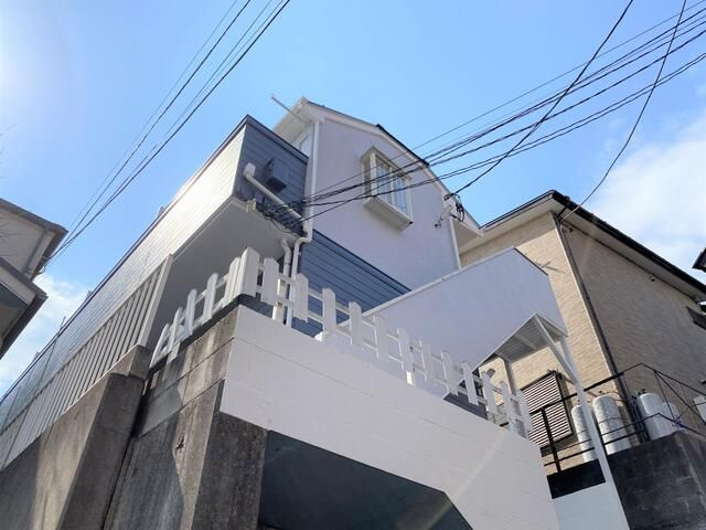 横浜市旭区白根２丁目のアパートの外観