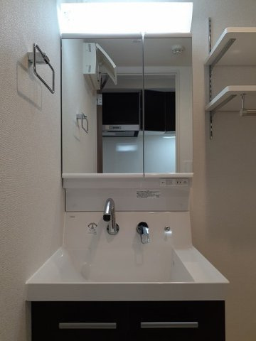 カームプレイン森崎の洗面所|広い洗面スペース