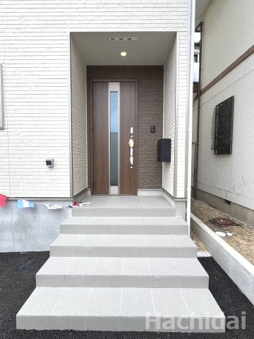 碧南市道場山町第5＜1号棟＞新築戸建の玄関