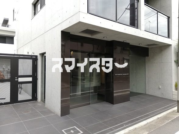 立川市羽衣町１丁目の賃貸マンションのエントランス