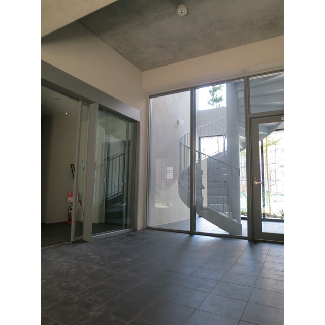 ラクレイス薬院　警固小学校区のロビー|ラクレイス薬院