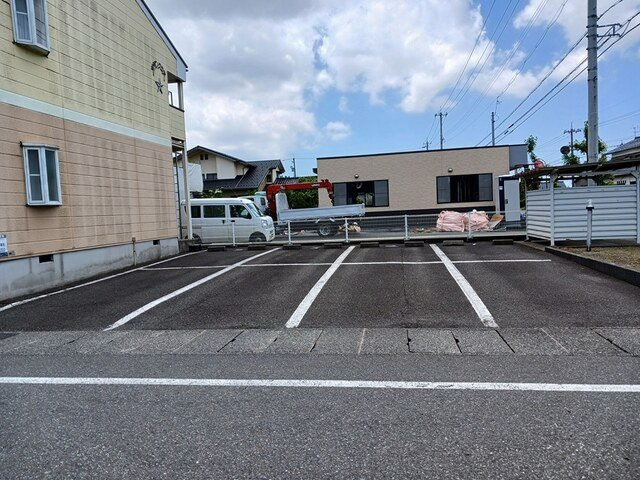 サザン・クロスの駐車場|車をお持ちの方に嬉しい駐車場付きの物件です