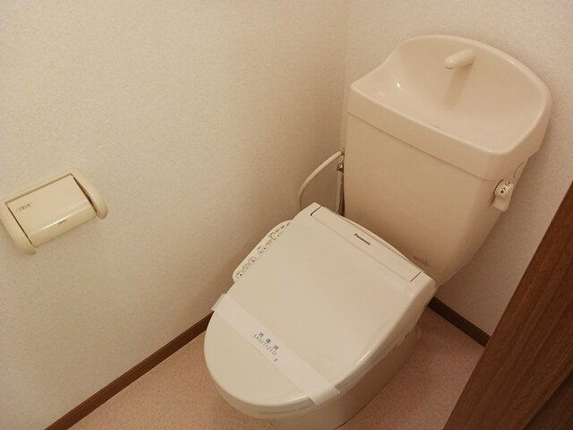 ウォームレジデンス　Ⅱ棟のトイレ|落ち着いた色調のトイレです