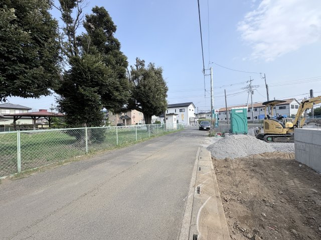 【前面道路含む現地写真】 | 上里町神保原町第6  クレイドルガーデン　新築戸建　全2棟　1号棟 | 7/24撮影