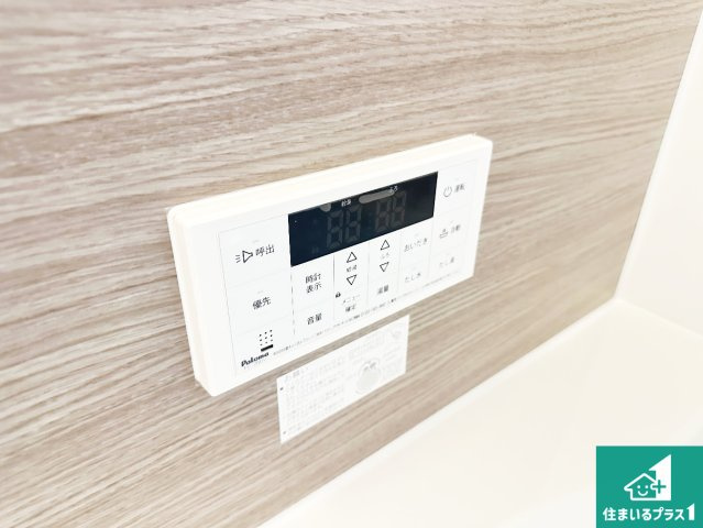 ●橿原市忌部町　第1期　新築一戸建てのキッチン|リビングと統一感があり、使い勝手のいいキッチン。広々としているので、二人並んで作業が出来ちゃいます。お子様と一緒に色々なお料理に挑戦できるスペースがあります。