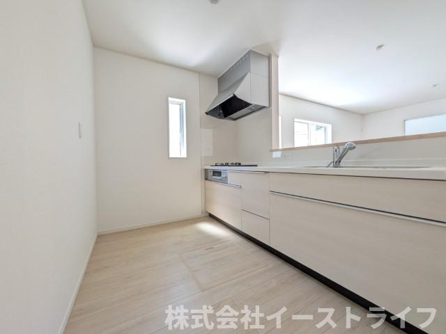 【新築戸建】　いわき市平谷川瀬第2　全3棟のキッチン|1号棟写真　対面キッチンは家族とのコミュニケーションをとりながらお料理できるのが魅力です♪とくに小さなお子さんを持つご家庭では、調理中もお子さんの様子をみられるので大きな安心に繋がりますね♪