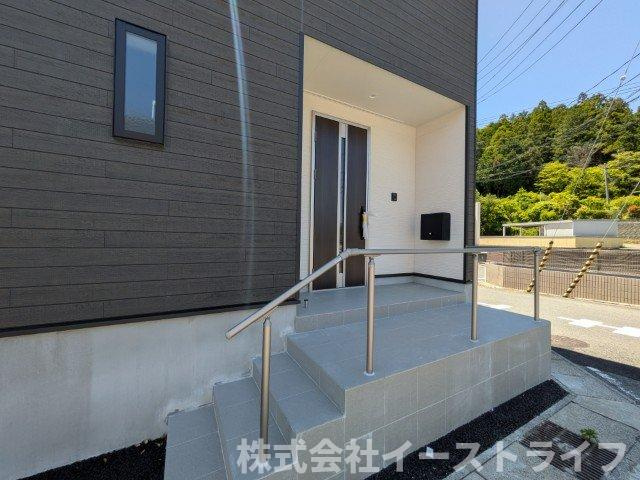 【新築戸建】　いわき市平谷川瀬第2　全3棟の玄関|1号棟写真　玄関ポーチもある落ち着いた玄関です