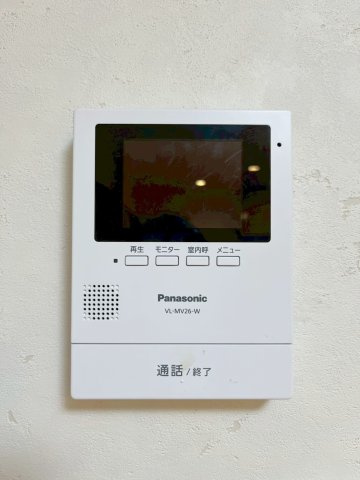 【ReDream】寺戸町飛龍のその他| 
【TVモニター付きインターフォン】
来客者を確認できるＴＶモニター付インターフォン。普段の生活時はもちろん、お子様が一人でお留守番する際にも安心ですね！