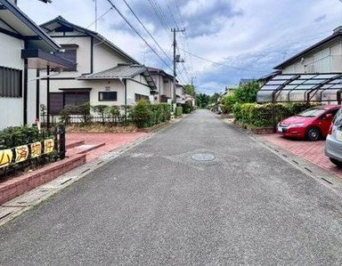 【中古】比企郡川島町八幡リフォーム中古住宅の前面道路含む現地写真|前面道路含む現地写真です