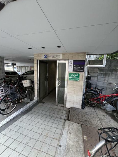 ランドフォレスト浅草千束のエントランス
