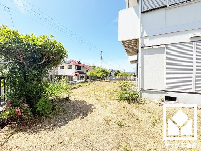西宮市北六甲台３丁目の庭|ゆったりとしたお庭は、家庭菜園やガーデニングを楽しむのにちょうど良いサイズ。
