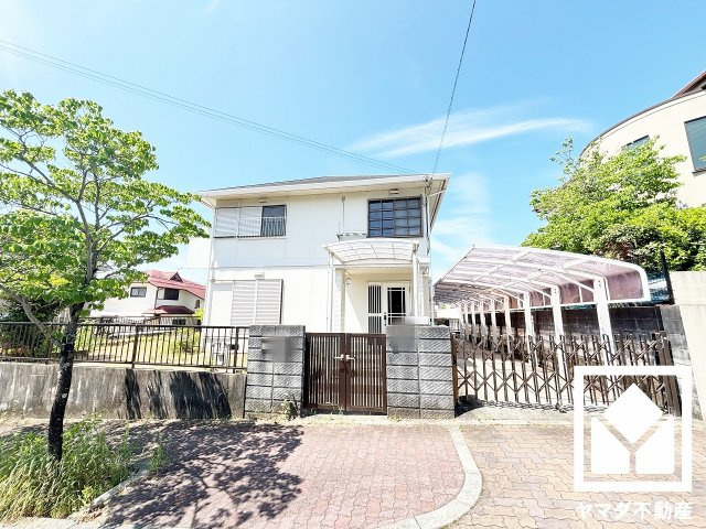 西宮市北六甲台３丁目の外観|洗練されたデザインと堅牢な造り。美しさと安心を兼ね備えた、心地よい住まい。