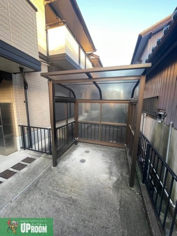 メゾンドール小鳥 B棟の駐車場