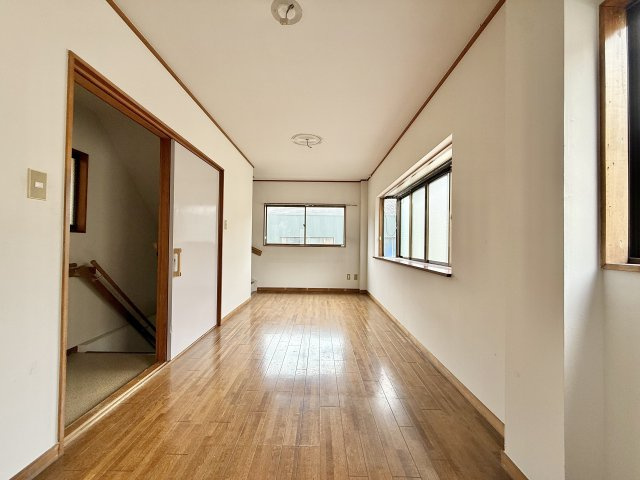 昭和区北山本町１丁目戸建の居間・リビング