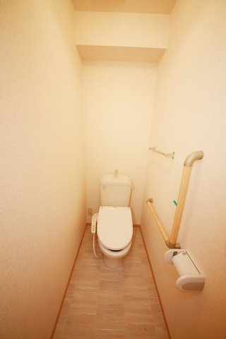 大府市半月町貸家のトイレ