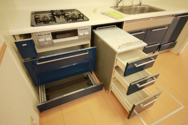 大府市半月町貸家のキッチン|別部屋反転間取りです