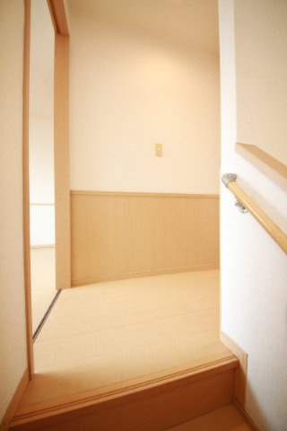 大府市半月町貸家の収納|別部屋反転間取りのお写真となります。