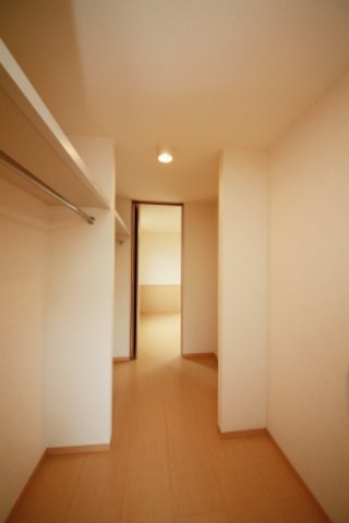 大府市半月町貸家の洋室|別部屋反転間取りのお写真となります。