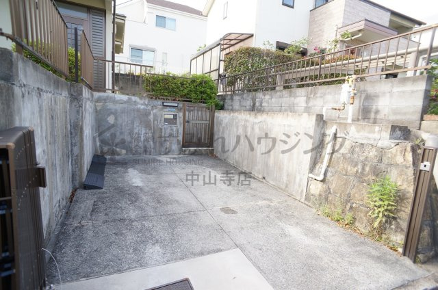 中山台戸建Ⅳの駐車場