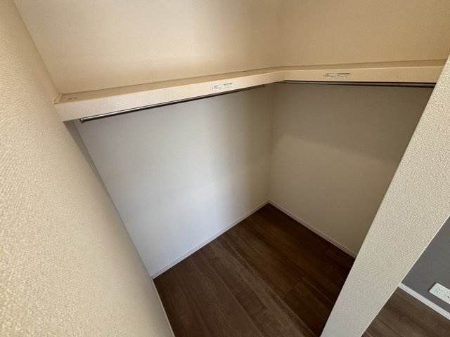 小牧市小松寺2丁目　中古戸建の収納|主寝室のWICです