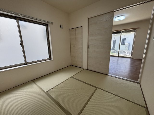 小牧市小松寺2丁目　中古戸建の和室|畳の上でゆっくりとくつろげる和室です