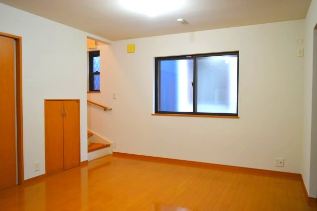 昭島市大神町４丁目の中古一戸建の居間・リビング