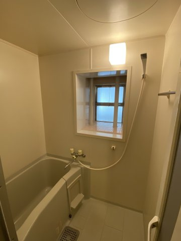 高倉マンションの浴室|別居室空室時の写真となります。現況と異なる場合は現況を優先いたします。