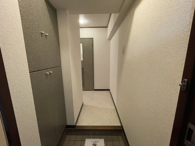 いわき6番館の玄関|明るい玄関です