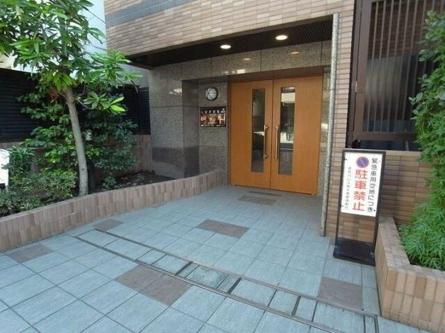 菱和パレス南大塚のエントランス