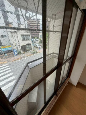 【バルコニー】 | 王子TKビル | 開放的で明るい空間を演出してくれるバルコニーです