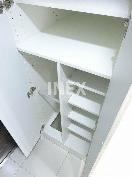 横浜市西区浜松町の賃貸マンションの収納