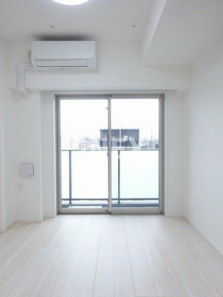 横浜市西区浜松町の賃貸マンションの居間・リビング
