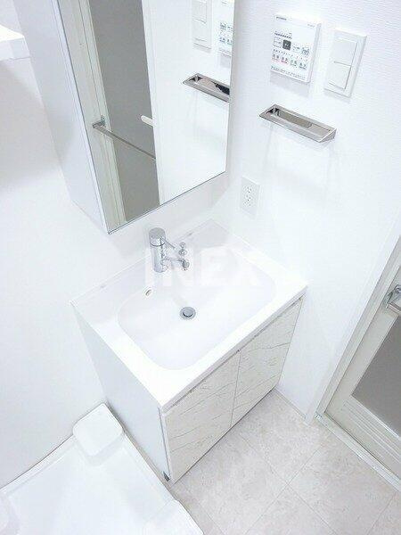 横浜市西区浜松町の賃貸マンションの独立洗面台