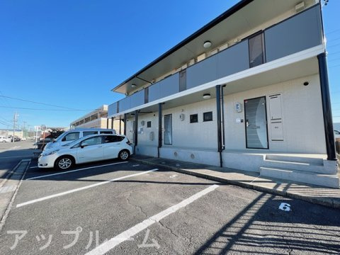 サンセール中切の駐車場