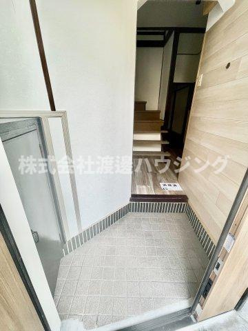 豊中市立花町戸建の玄関