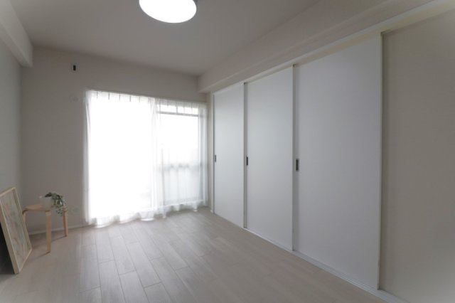阪神住建グランディール上新庄のその他|◆一日の疲れをいやしてくれる主寝室。時を忘れて過ごす場所として過ごせるお部屋。
