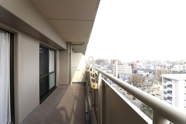 阪神住建グランディール上新庄のその他|◆南向きバルコニーにつき陽当たり良好。お洗濯物も気持ちよく乾きます。