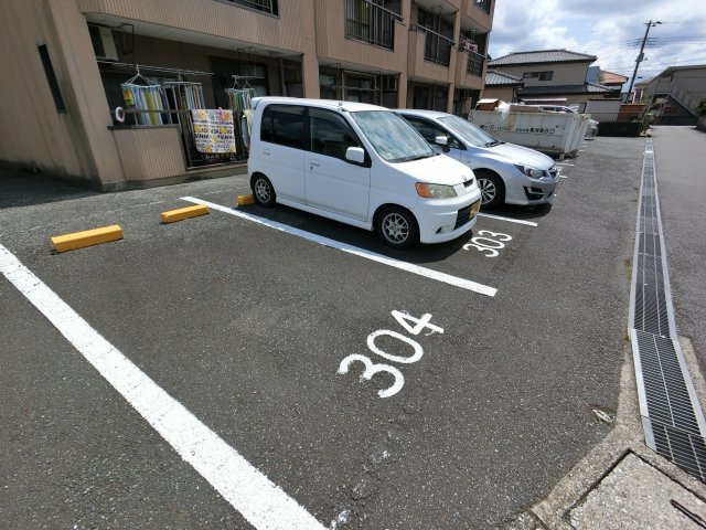【駐車場】