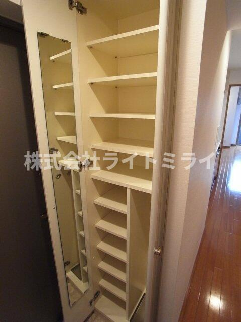 パレステュディオ新宿御苑前の収納|靴入 