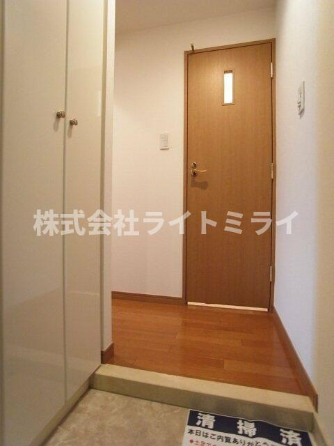 パレステュディオ新宿御苑前の玄関| 