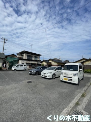 【駐車場】 | 立花ハイツ | 駐車場があるので、車を買う予定の方も安心です