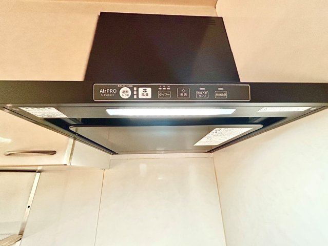 西区歌里町のキッチン|お手入れ簡単レンジフード