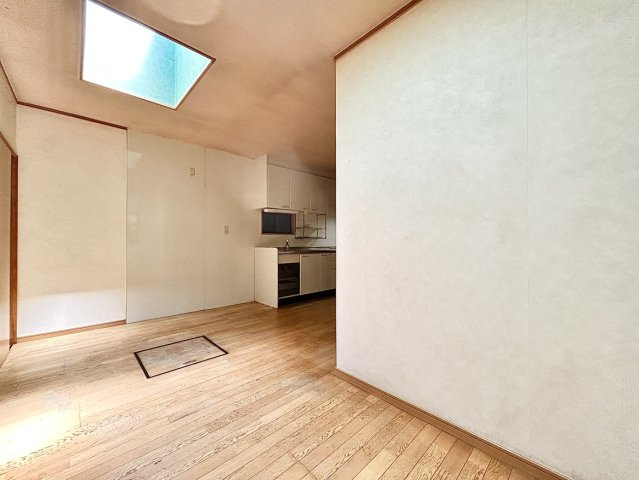 西区歌里町の居間・リビング|自然光満ちる空間で、心地よい暮らし。