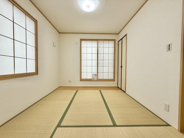 西区清里町戸建の和室