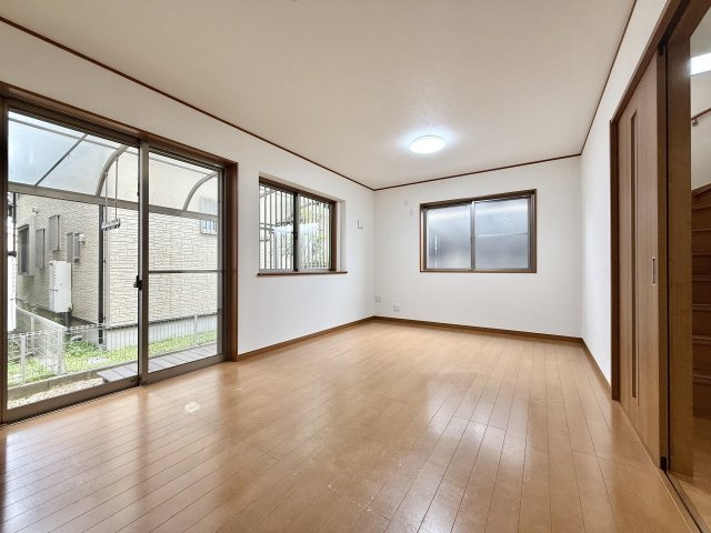 西区清里町戸建の居間・リビング