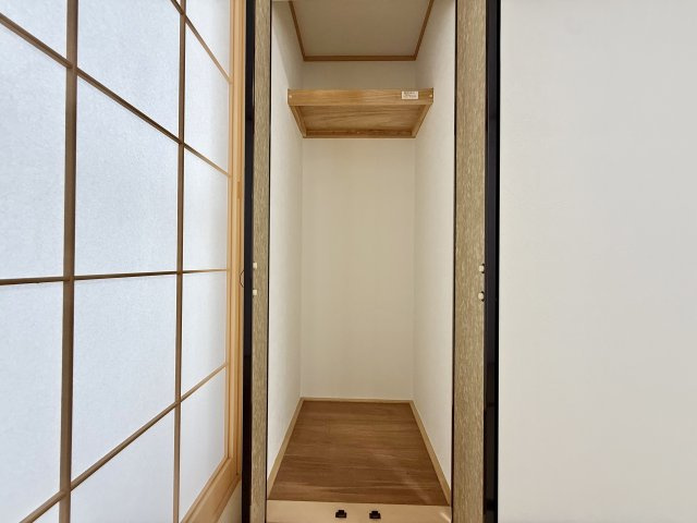 西区清里町戸建の収納