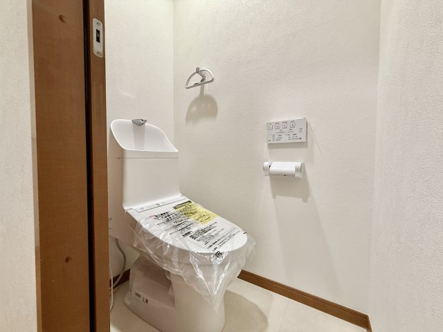 西区清里町戸建のトイレ