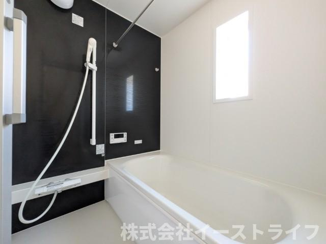 【新築戸建】　いわき市平谷川瀬第2　全3棟の浴室|1号棟写真　リラックスできる雰囲気の浴室です。洗い場が広々としています。浴槽も広くリラックスするには最適です。