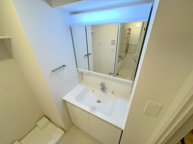スプランディッド大阪EASTの独立洗面台