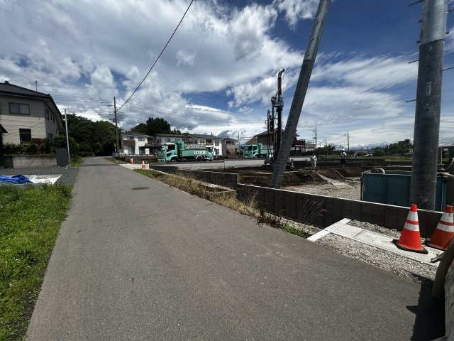 新築　北群馬郡榛東村広馬場第3　4号棟の前面道路含む現地写真|現地写真　南西側接道幅員約5.8ｍ